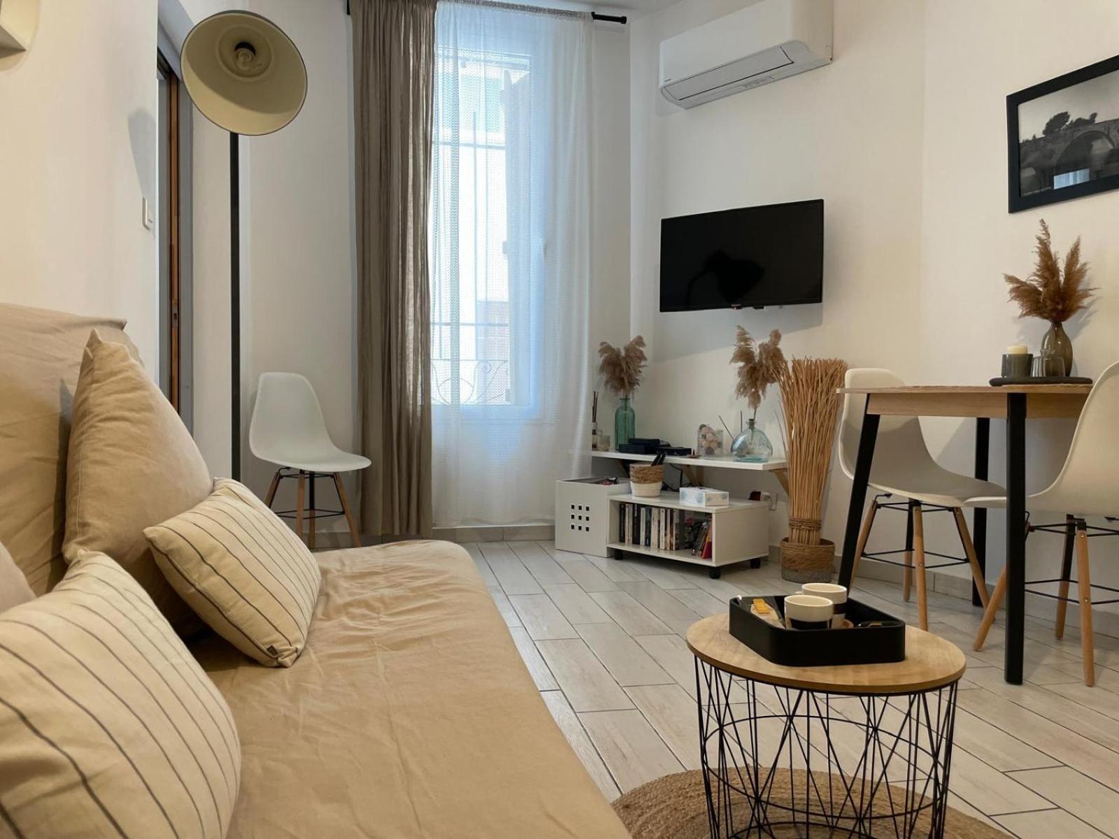 Joli Appartement Hypercentre T2, Classe Meuble De Tourisme 3 Avec Parking Gratuit Beziers Exterior photo