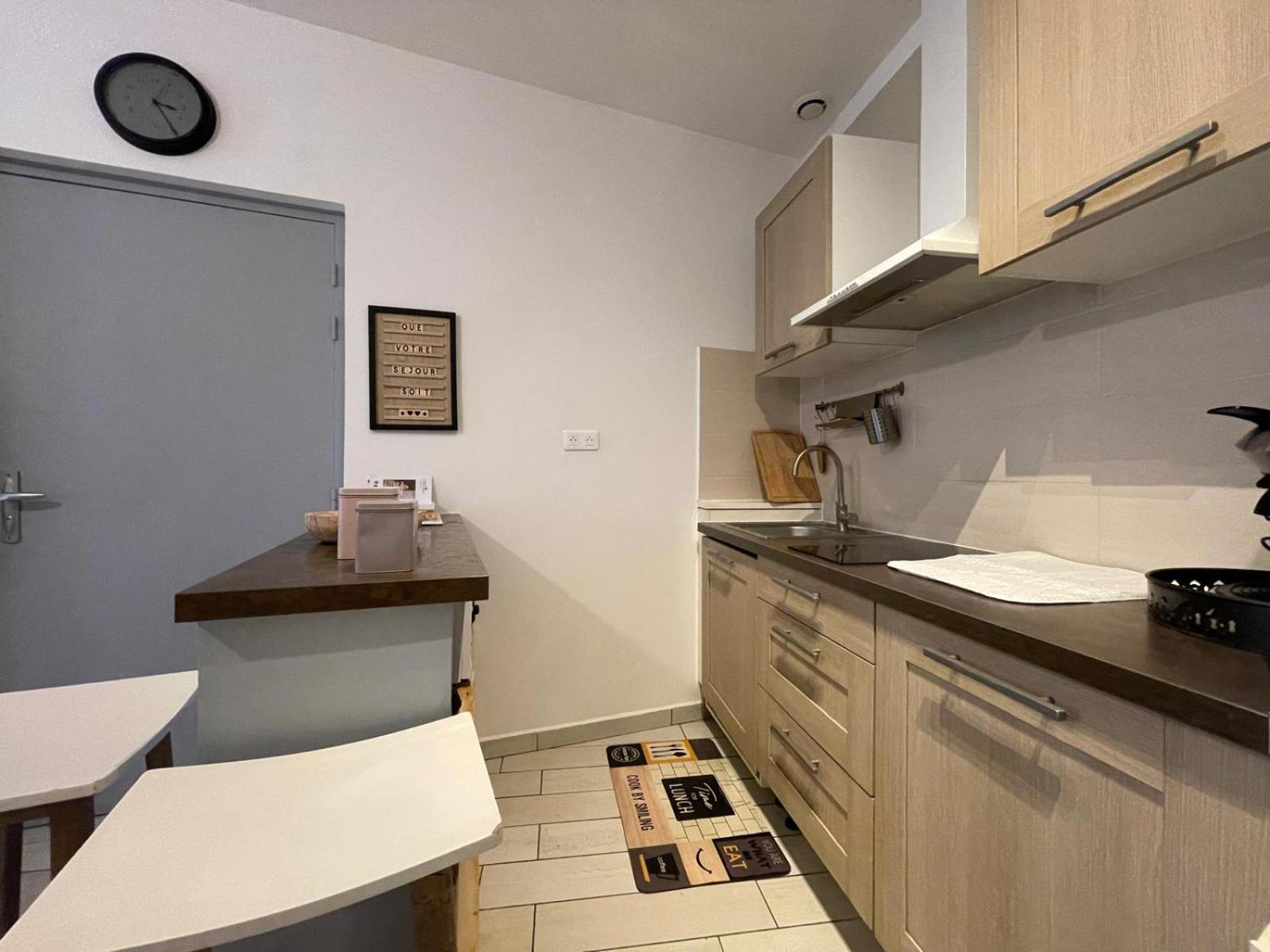 Joli Appartement Hypercentre T2, Classe Meuble De Tourisme 3 Avec Parking Gratuit Beziers Exterior photo