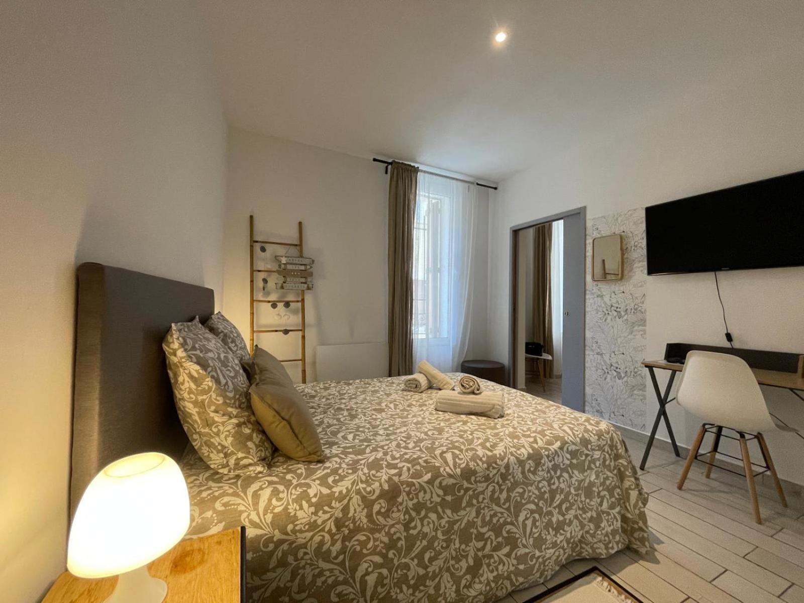 Joli Appartement Hypercentre T2, Classe Meuble De Tourisme 3 Avec Parking Gratuit Beziers Exterior photo