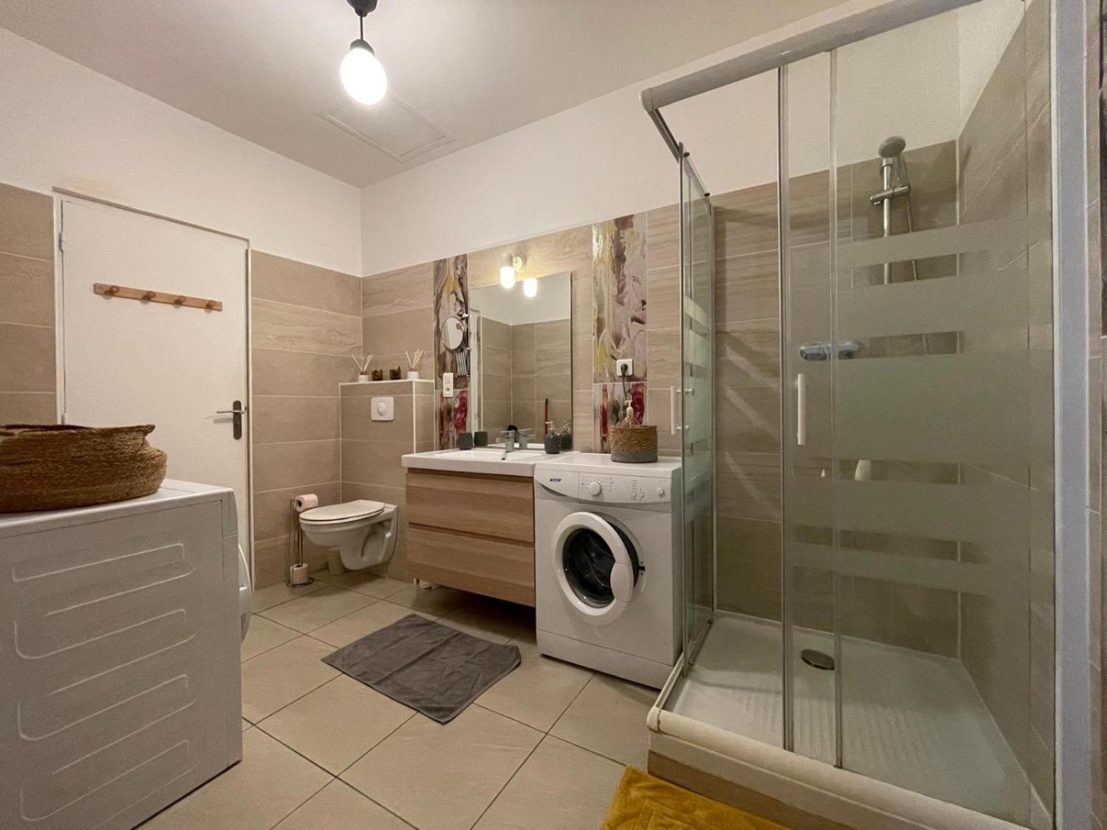 Joli Appartement Hypercentre T2, Classe Meuble De Tourisme 3 Avec Parking Gratuit Beziers Exterior photo