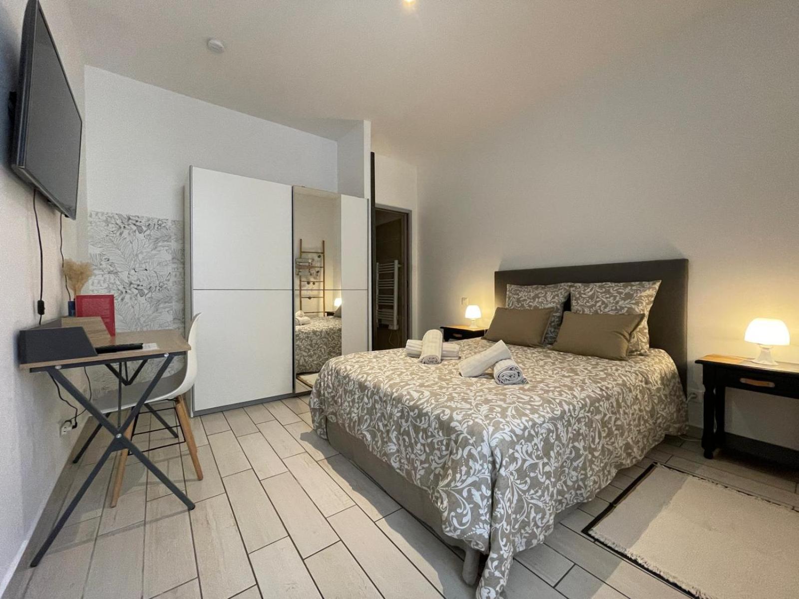 Joli Appartement Hypercentre T2, Classe Meuble De Tourisme 3 Avec Parking Gratuit Beziers Exterior photo