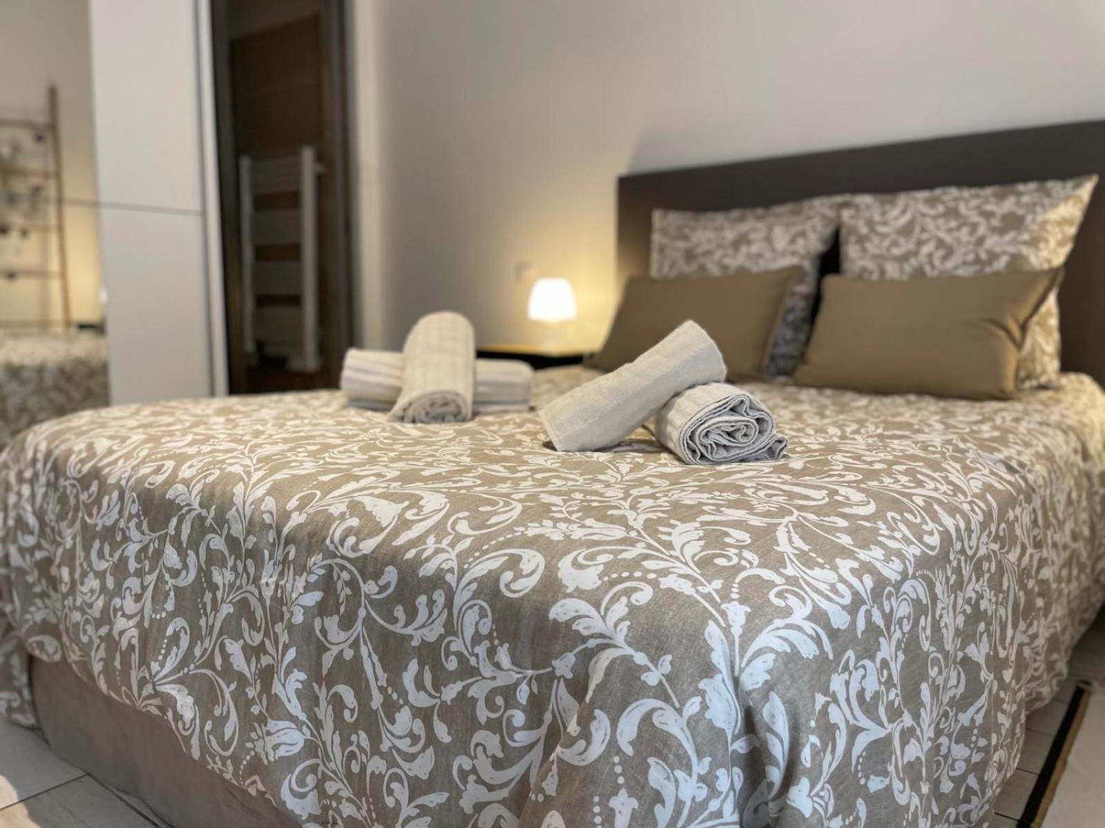 Joli Appartement Hypercentre T2, Classe Meuble De Tourisme 3 Avec Parking Gratuit Beziers Exterior photo
